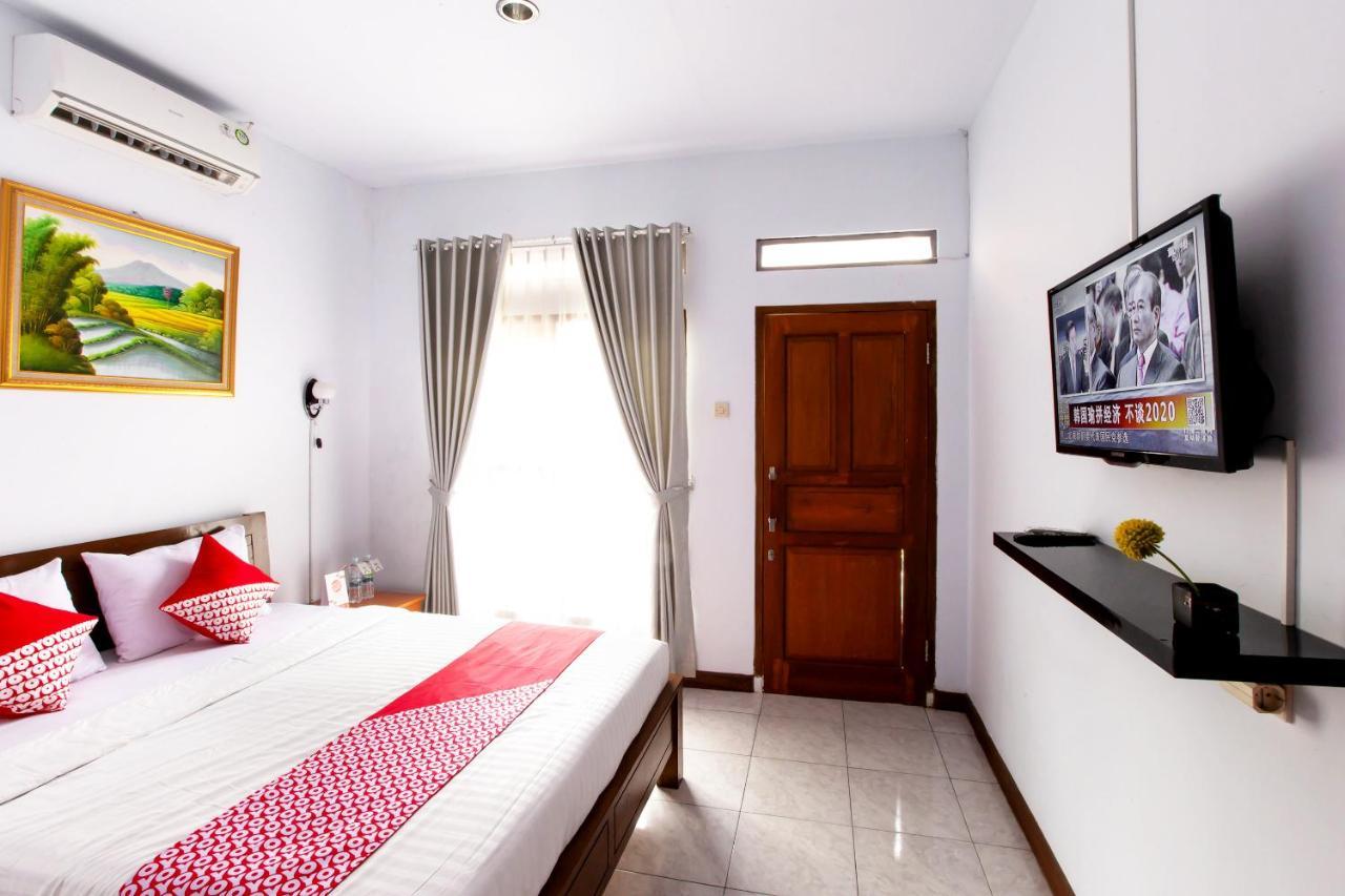 Oyo 569 Cigadung Guest House Syariah Bandung Esterno foto