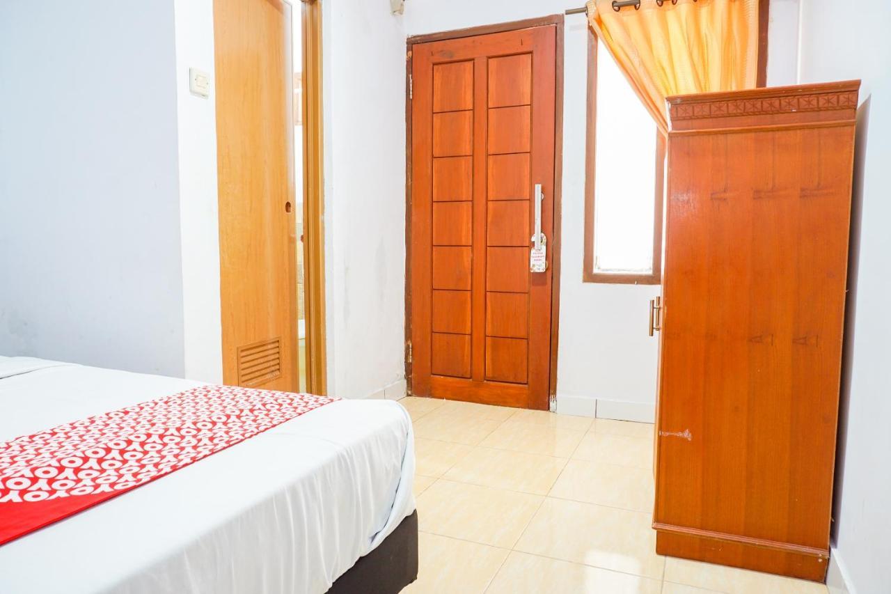 Oyo 569 Cigadung Guest House Syariah Bandung Esterno foto