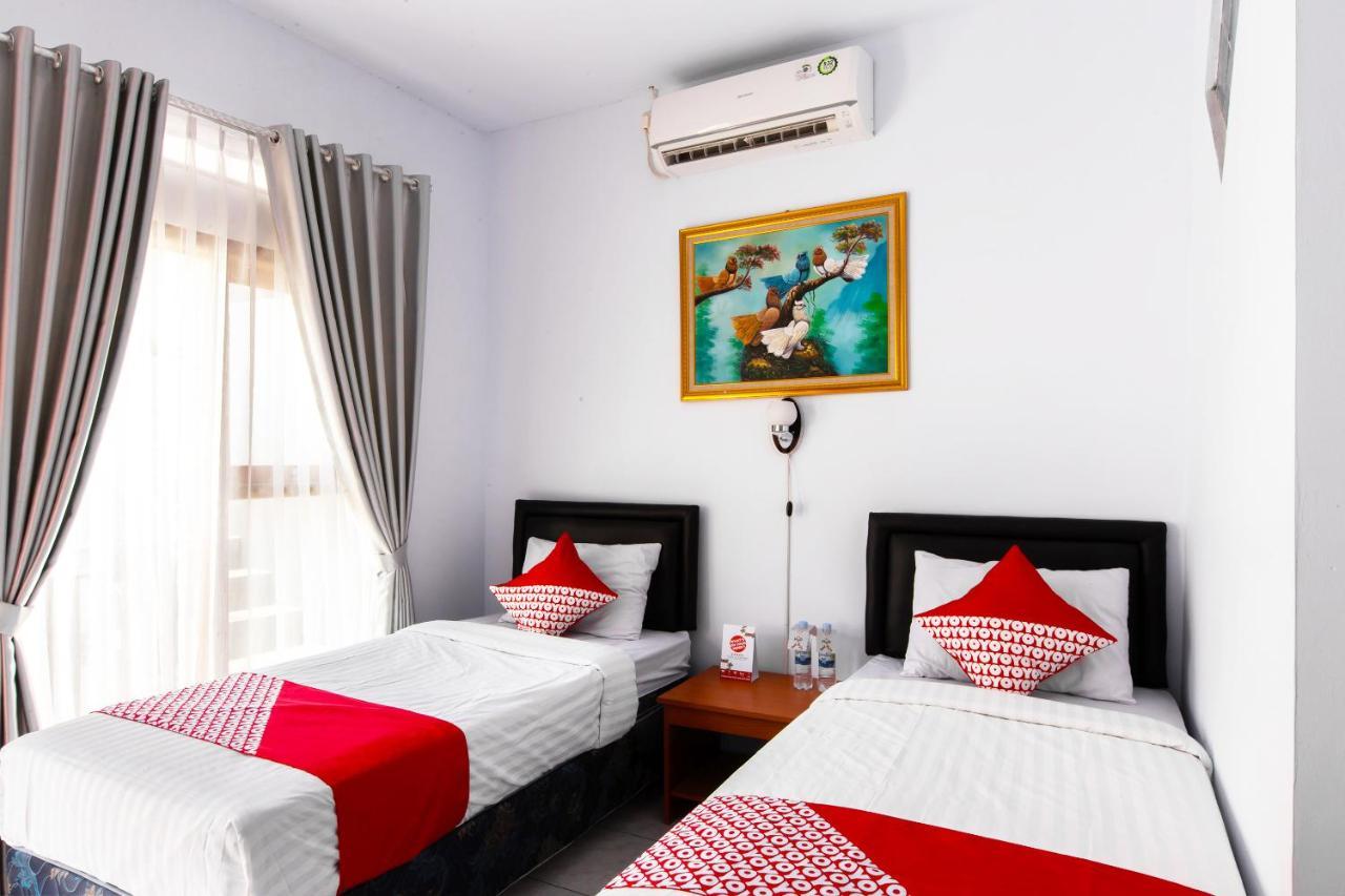 Oyo 569 Cigadung Guest House Syariah Bandung Esterno foto