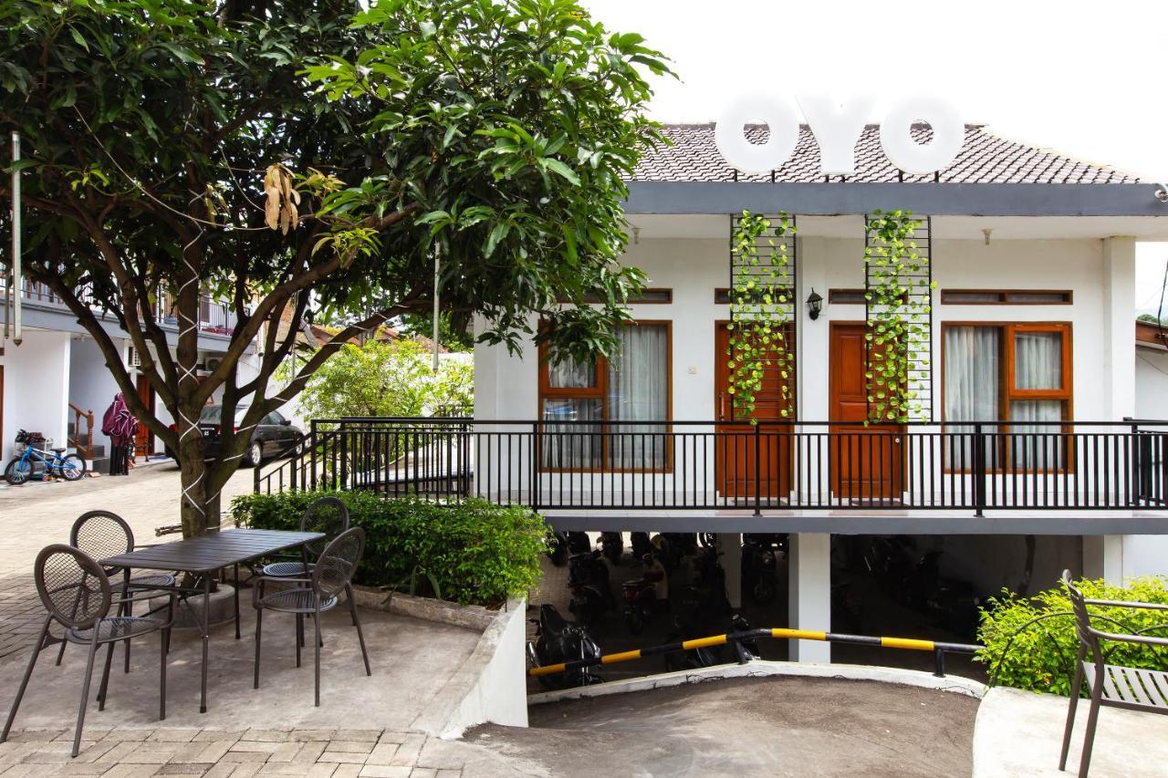 Oyo 569 Cigadung Guest House Syariah Bandung Esterno foto