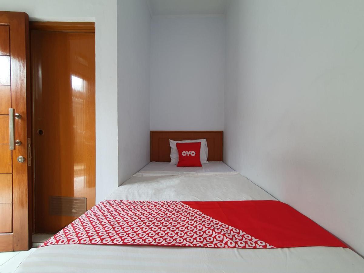 Oyo 569 Cigadung Guest House Syariah Bandung Esterno foto