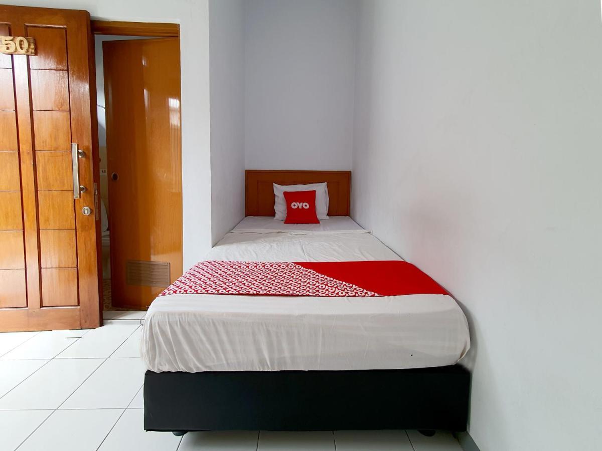 Oyo 569 Cigadung Guest House Syariah Bandung Esterno foto