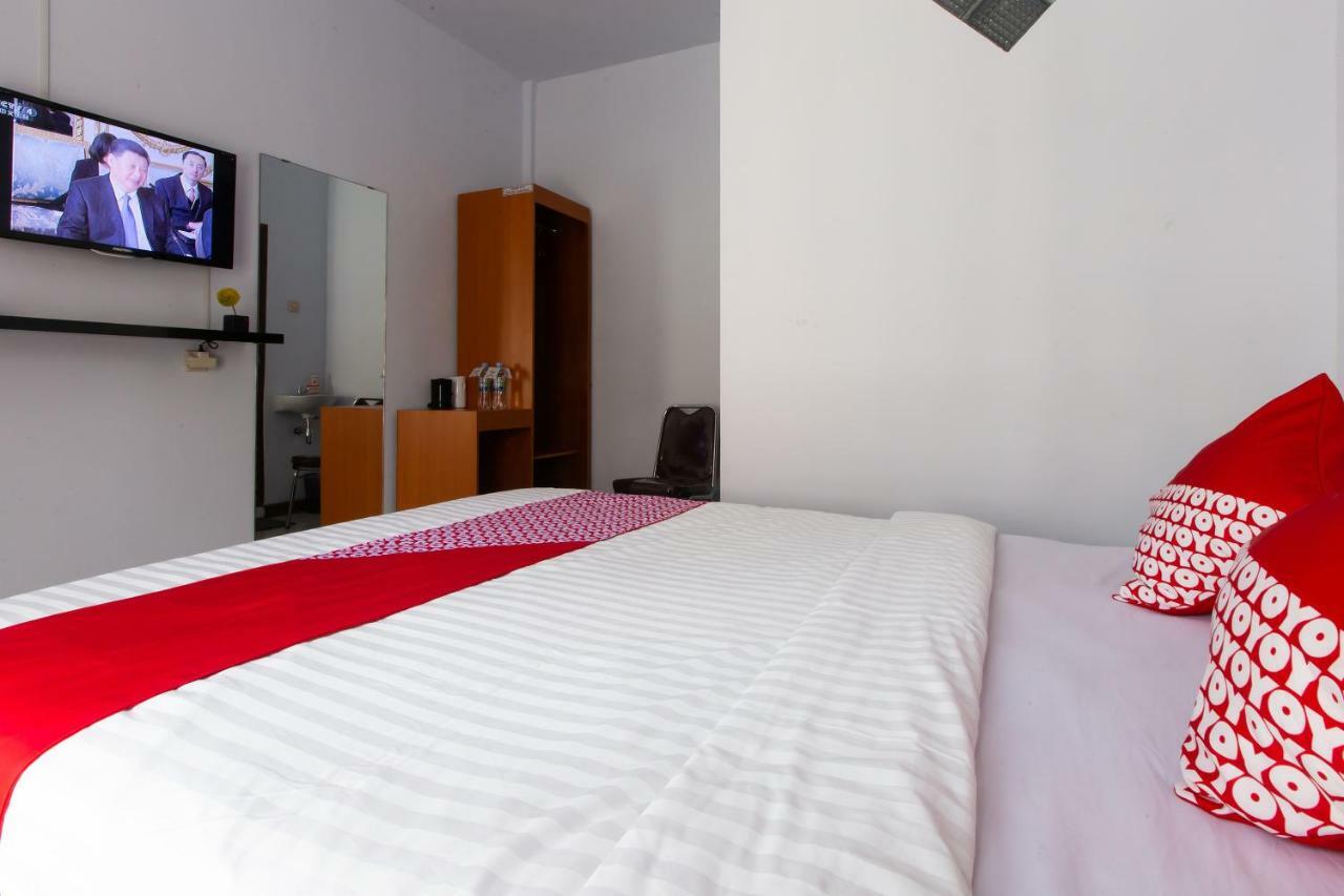 Oyo 569 Cigadung Guest House Syariah Bandung Esterno foto