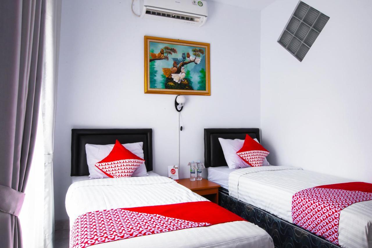 Oyo 569 Cigadung Guest House Syariah Bandung Esterno foto
